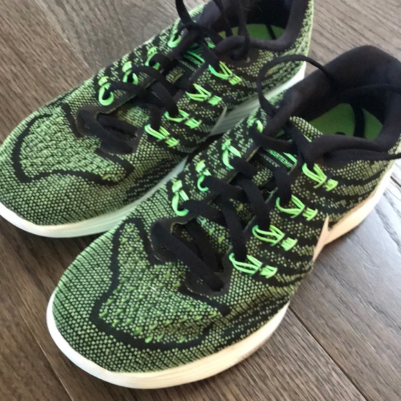 Nike Shoes - Nike women’s lightweight sneakers, size 6